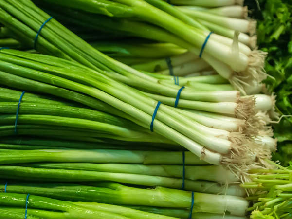 Spring onion (payaz ki patti)